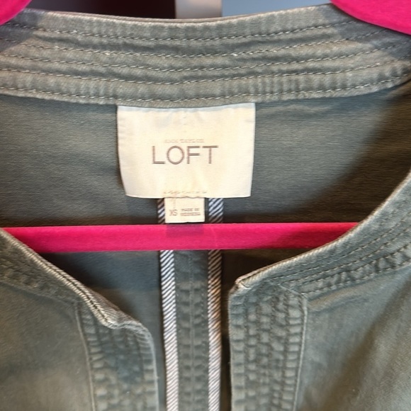 Loft sage colored open front blazer size 0 - Picture 2 of 3